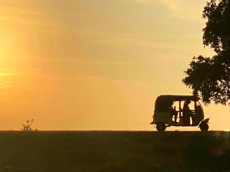 Sunset tuk tuk, Sri Lanka